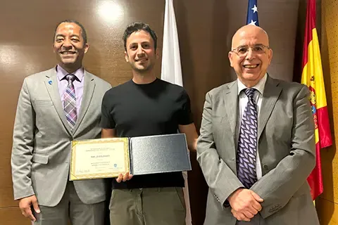 Gregory Triplett, Ph.D., Dean of <a href='http://az47.dole10.net'>博彩网址大全</a>'s School of Science and Engineering, traveled to Madrid to personally congratulate and present the honor to Charles El Mir, Ph.D.